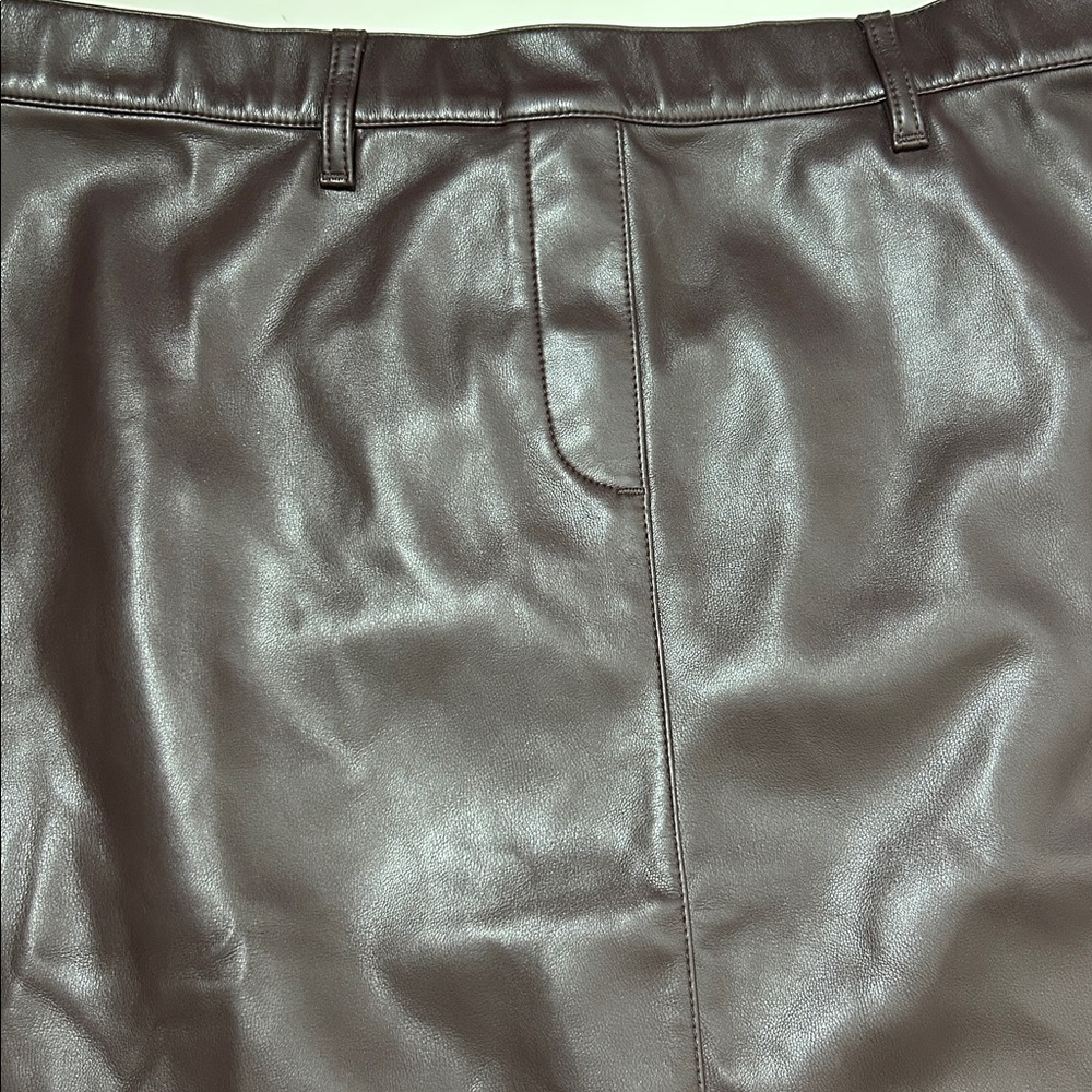 NWT J.Jill Faux-Leather Seamed Skirt (size MP) - Picture 6 of 8